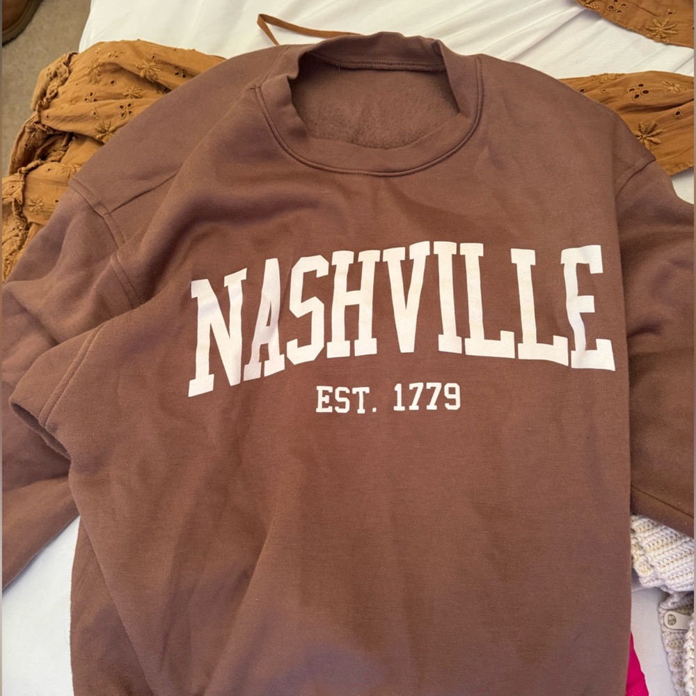 Extremely Comfortable Crew Neck! Size Medium Bare… - image 2